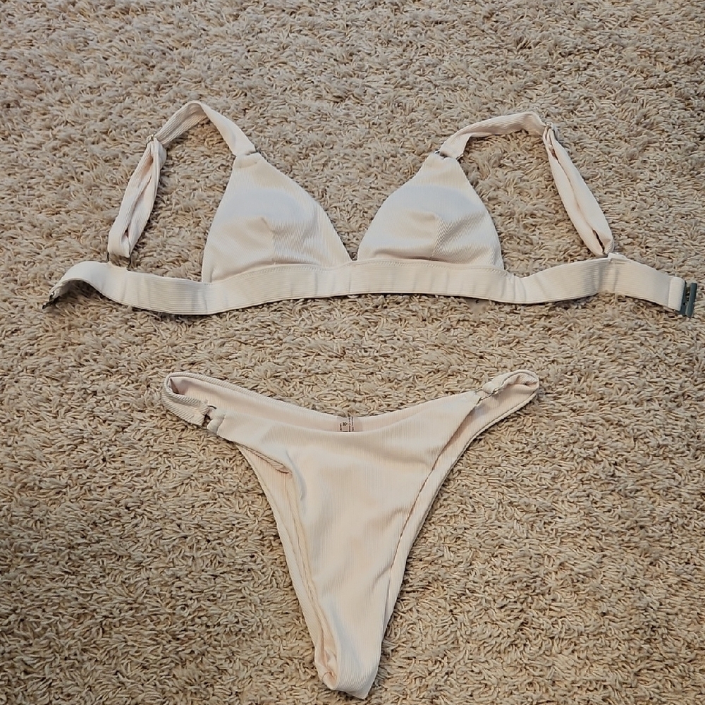3/$20🎉 Shein Cream Bikini Set With Silver Accents